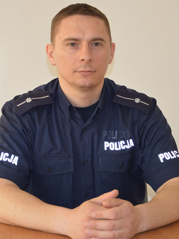 Dzielnicowy z rejonu gminy Mircze aspirant Piotr Skurski 